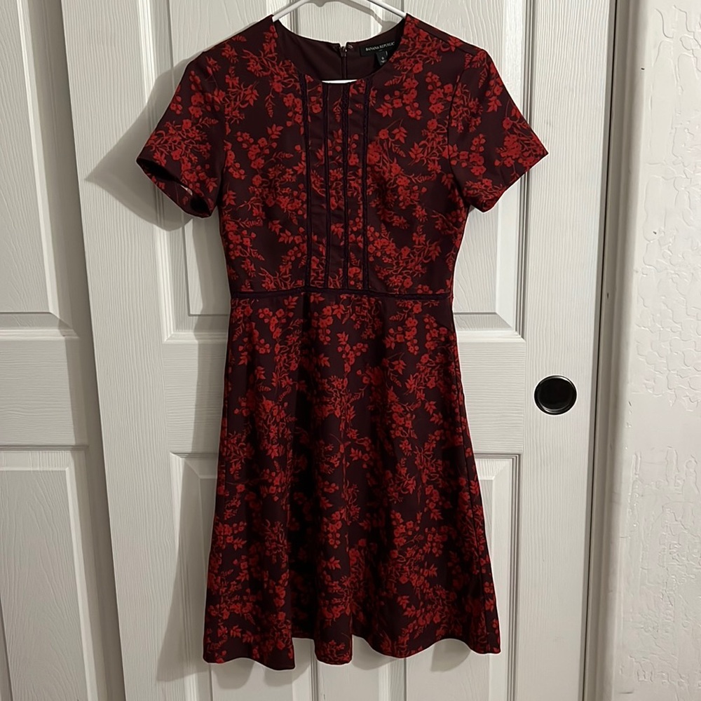 Banana Republic Dress worn once still in a very good as new condition